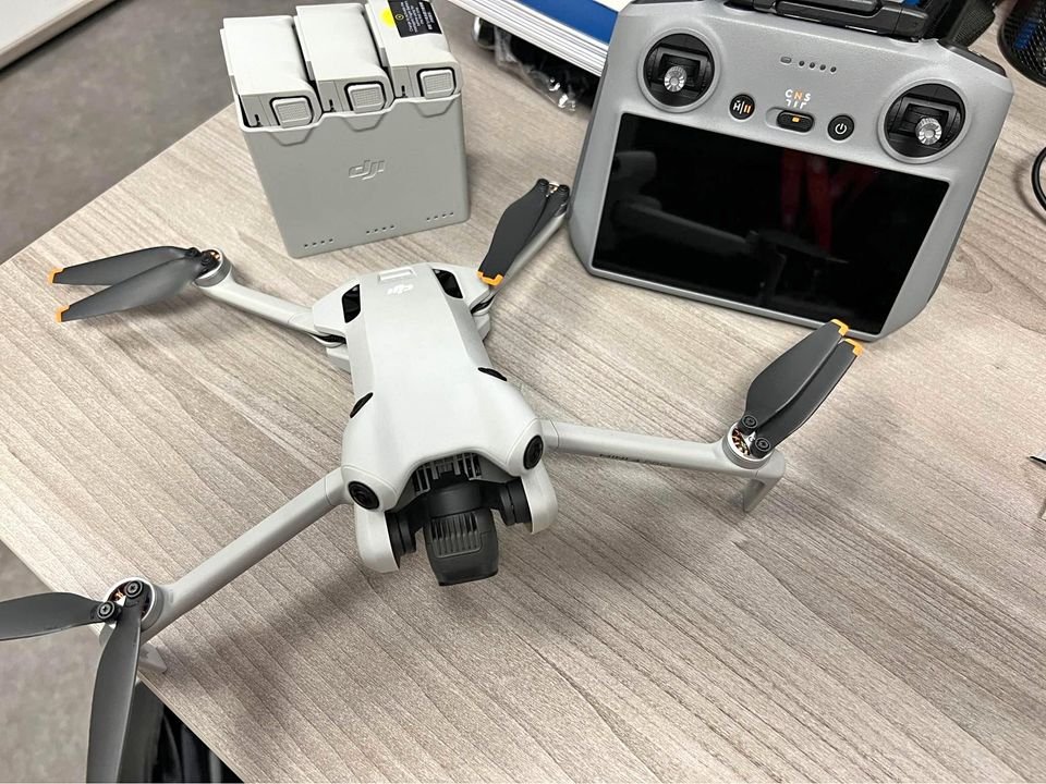 DJI Mini 4 Pro Fly More Combo with DJI RC 2 (screen remote controller)