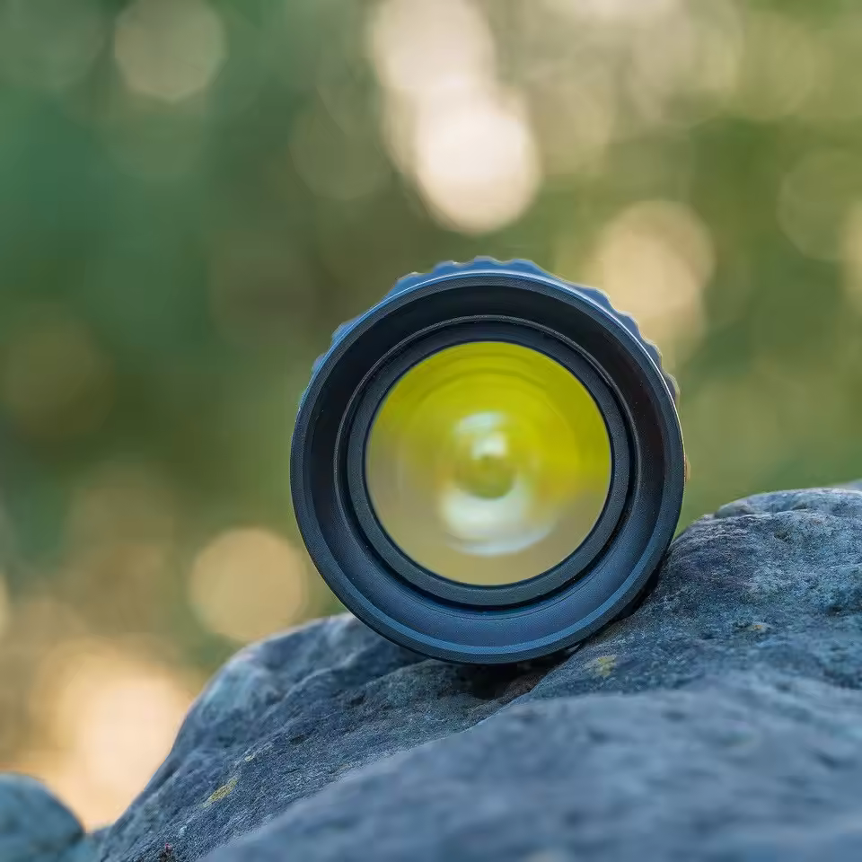 Weltool M8 Internal zoom flashlight 18650 focus 860 lumens 574 meters long shot