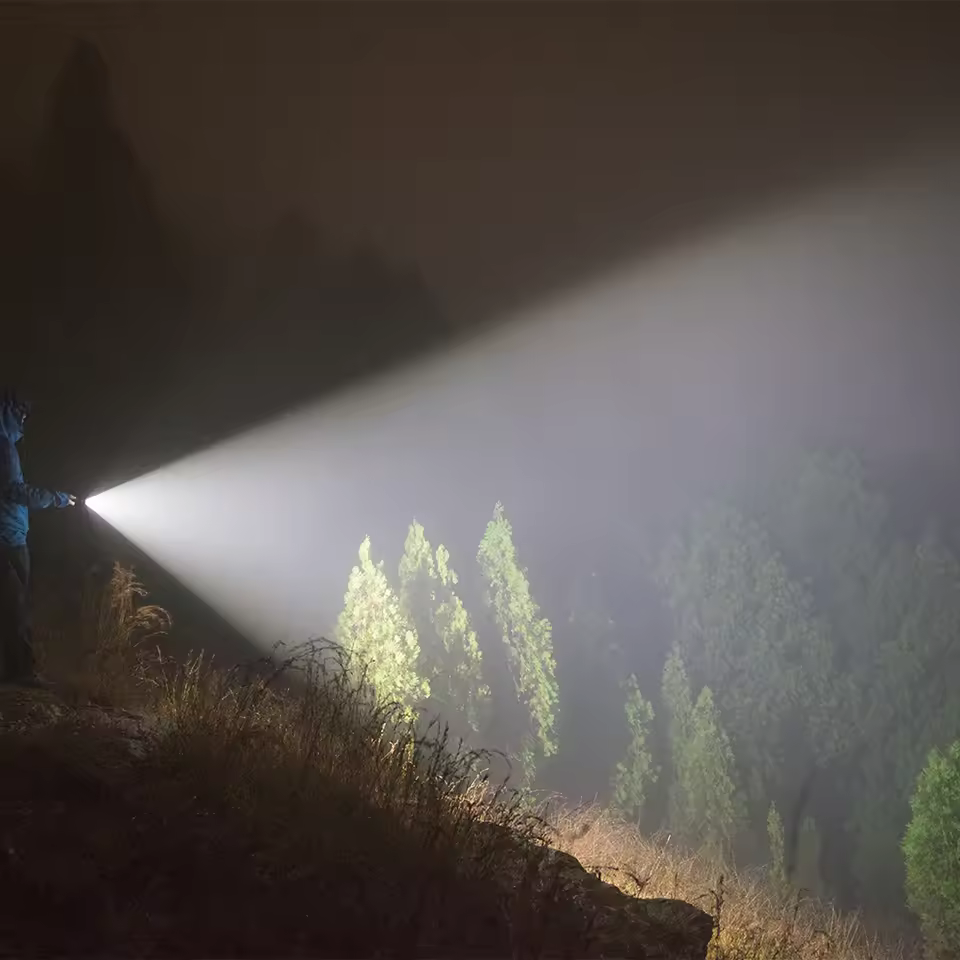 Weltool M7“Eyes of Heaven General” Even-Beam Flashlight