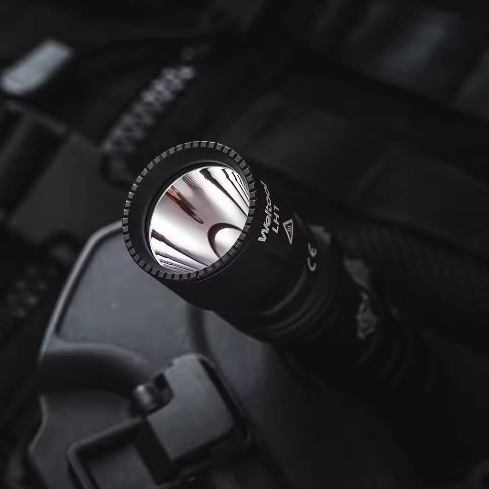 Weltool LH1 686 lumen tactical lamp head, single 89,000 Kendra shot 598 meters---golden