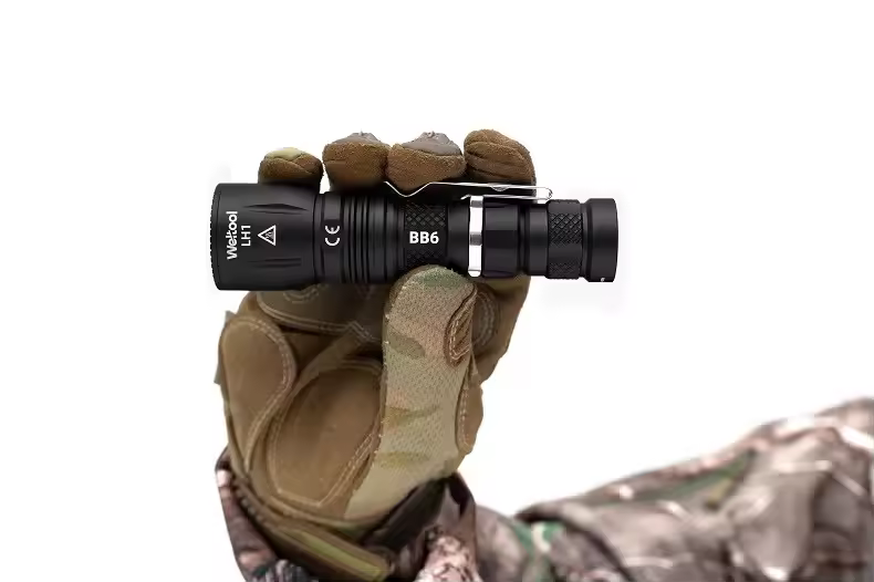 Weltool T13A single-chamber concentrated far-reaching tactical flashlight compact 89,000 K 686 lumens