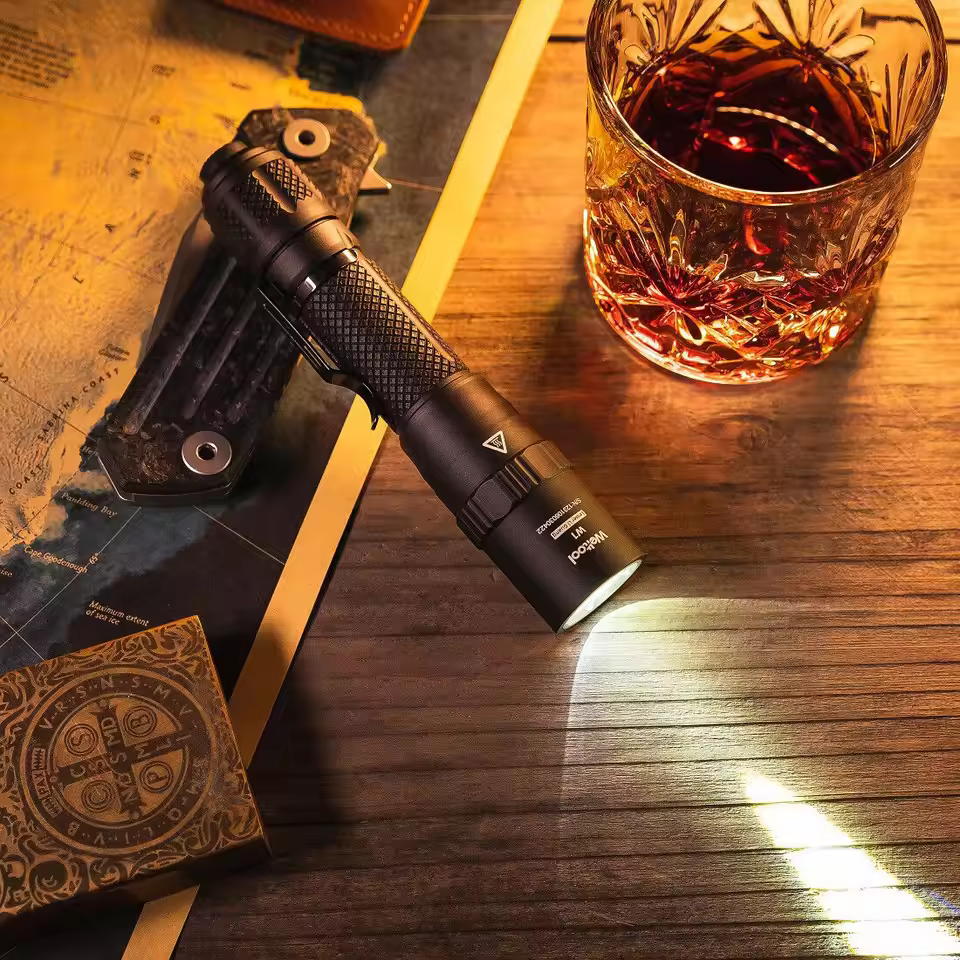 Weltool W1 Flood LEP concentrated far-range flashlight 175,000 cd white laser--Black