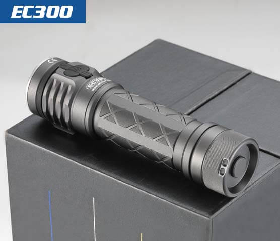 SKILHUNT  EC300 2600 lumens RGBW Multi-color 21700 Rechargeable LED flashlight