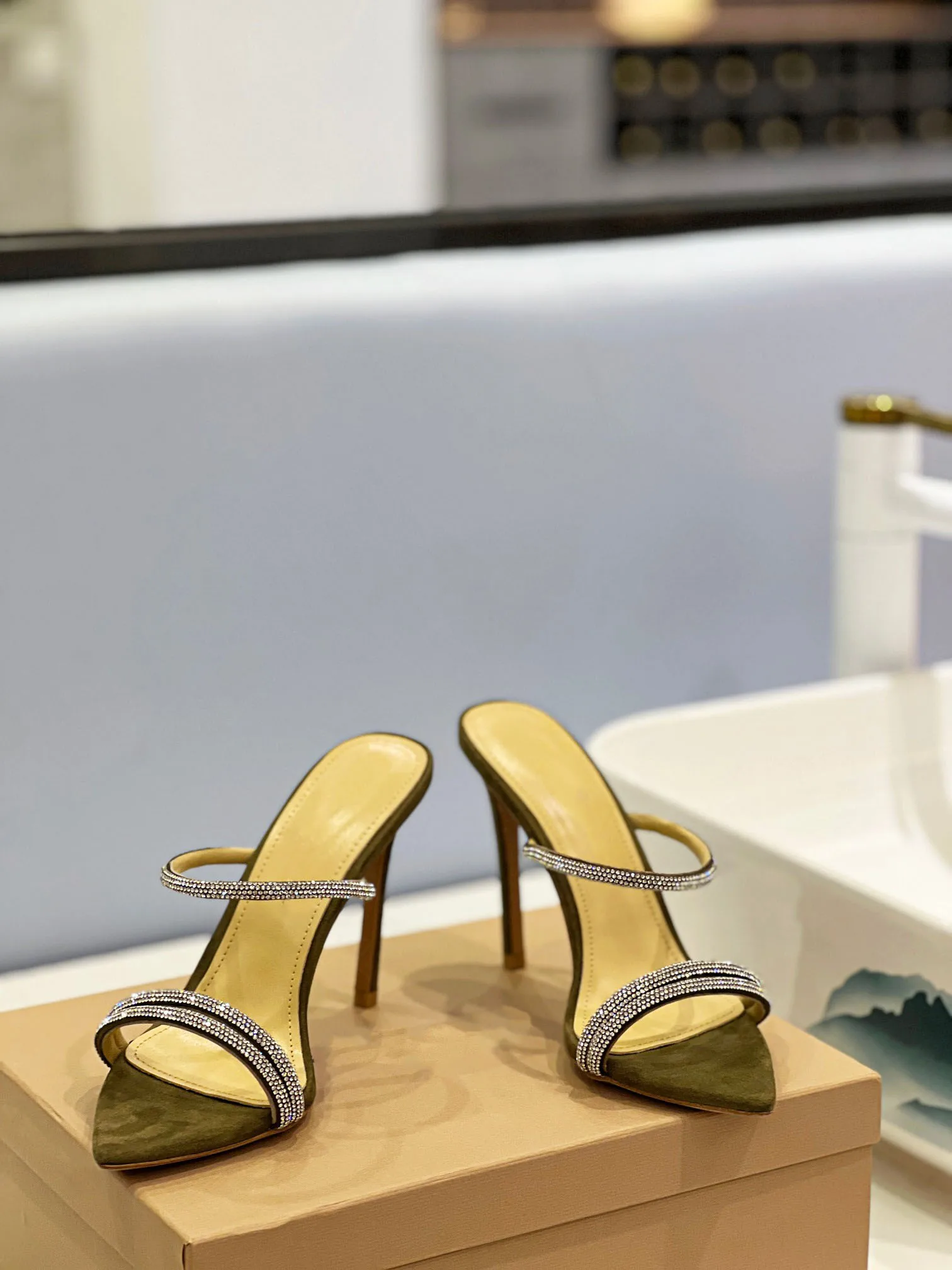 New Water Diamond Paired with Cashmere Fabric Pointed Thin Heels Sexy High Heel