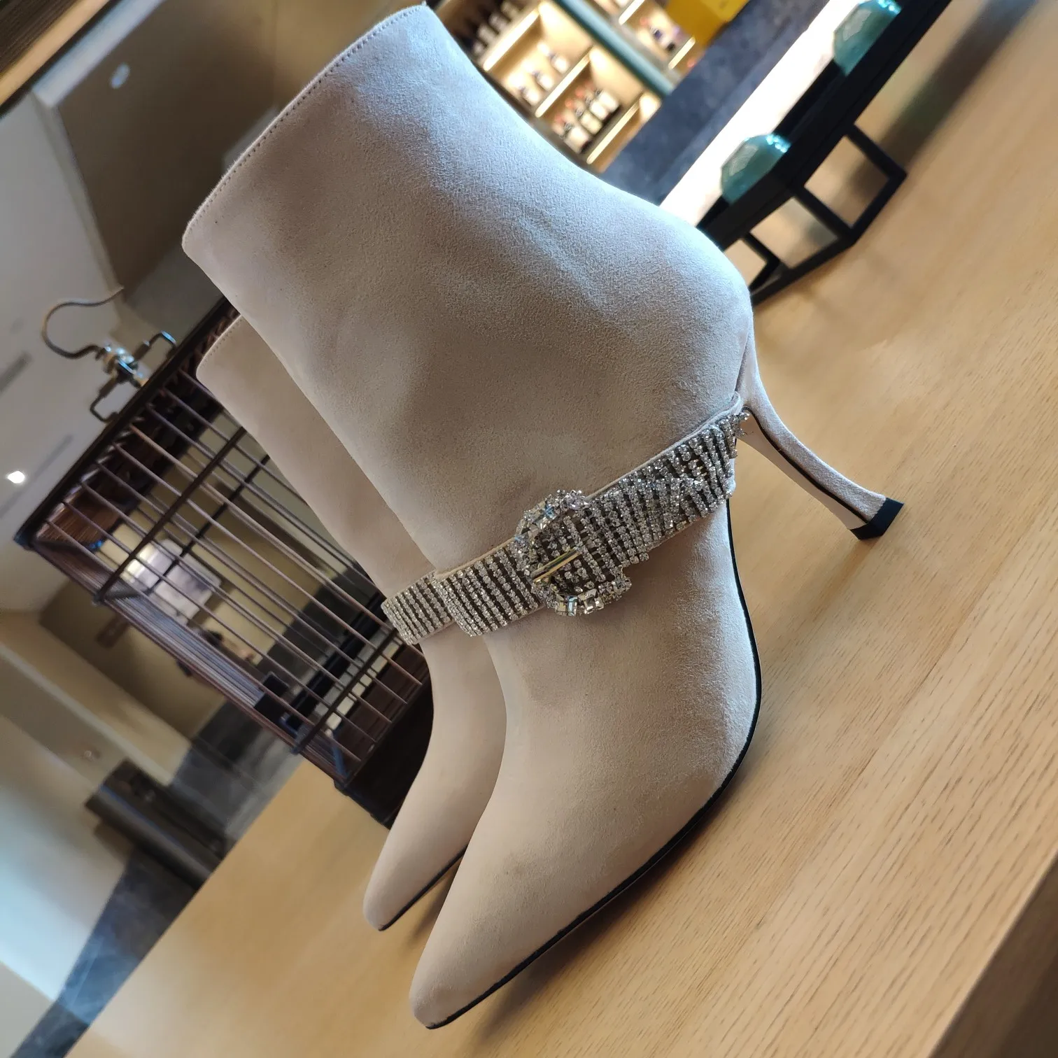 Autumn and Winter New Pointed Fine Heel Rhinestone Chain Fashion Short Boots Style Side Zipper High Heel Single Boots Women