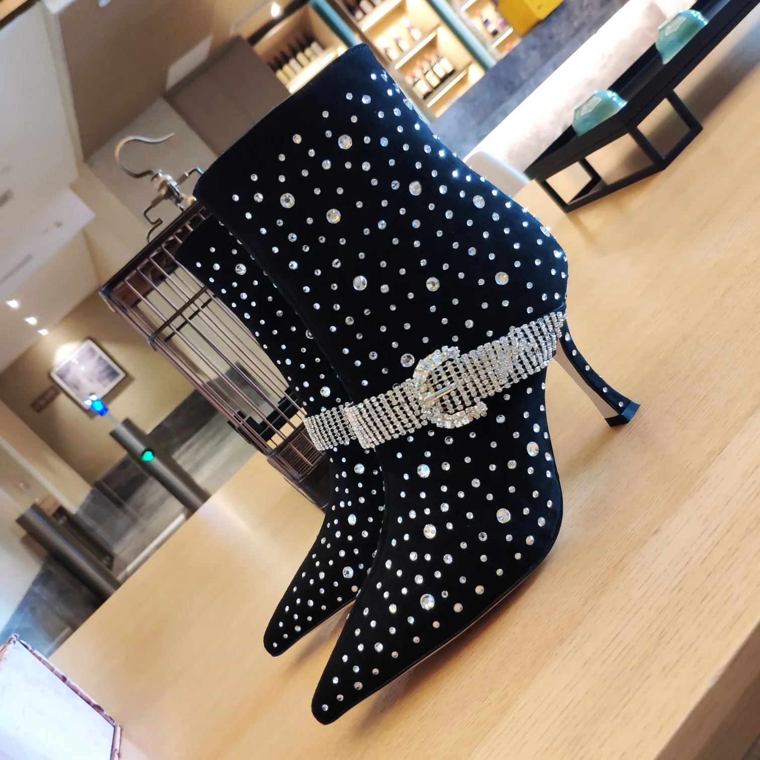 Autumn and Winter New Pointed Fine Heel Rhinestone Chain Fashion Short Boots Style Side Zipper High Heel Single Boots Women