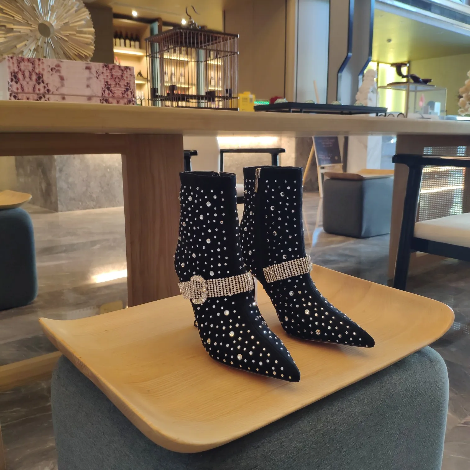 Autumn and Winter New Pointed Fine Heel Rhinestone Chain Fashion Short Boots Style Side Zipper High Heel Single Boots Women