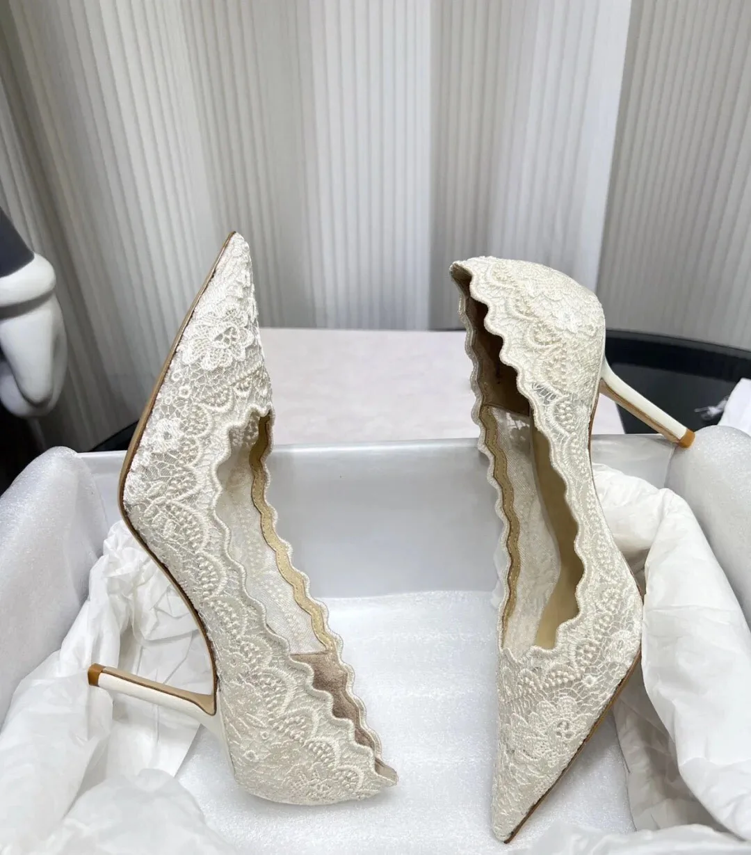 White Lace Hollow Embroidery Pointed Thin Heel High Heel