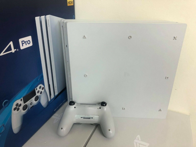 sony PS4 (white)